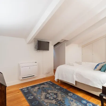 Feels Like Downtown Design Loft Apartment *